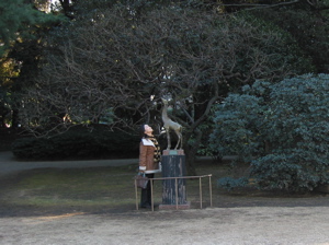 Yuriko and a statue