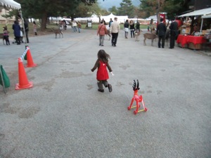 鹿を引っ張る真由喜が走る