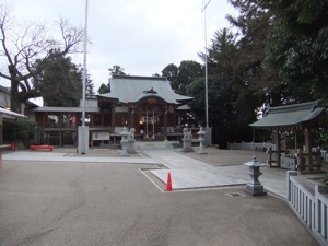 社殿の前の広場のような境内