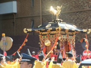 輝くお神輿