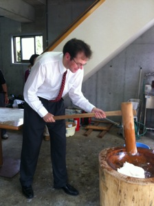 私が餅つきする