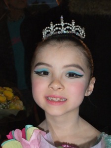 バレエび化粧をしている真由喜